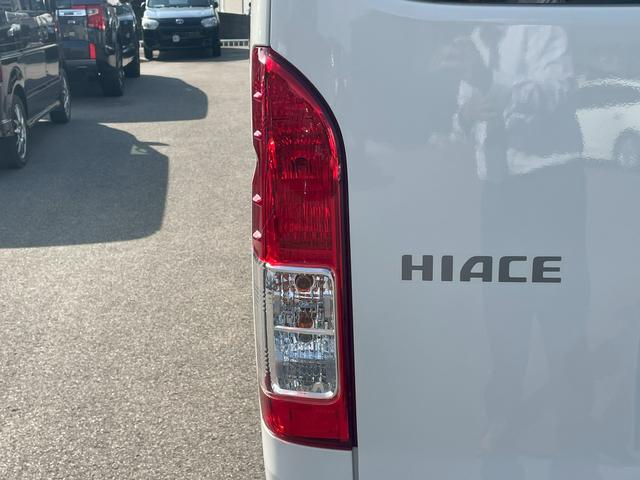 ハイエースバン ＤＸ　ＧＬパッケージ　ＬＥＤヘッドライト・衝突軽減ブレーキ・助手席エアバック・バックカメラ・ナビ・Ｂｌｕｅｔｏｏｔｈ・オートヘッドライト・トヨタセーフティセンス・ビルトインＥＴＣ・ＤＶＤ・ＣＤ・両側スライドドア（18枚目）