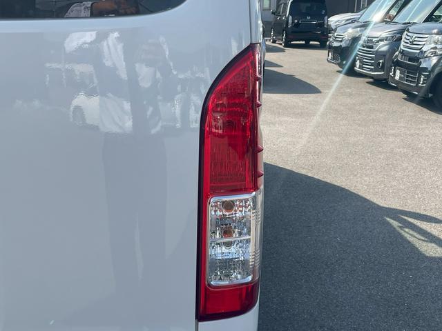 ハイエースバン ＤＸ　ＧＬパッケージ　ＬＥＤヘッドライト・衝突軽減ブレーキ・助手席エアバック・バックカメラ・ナビ・Ｂｌｕｅｔｏｏｔｈ・オートヘッドライト・トヨタセーフティセンス・ビルトインＥＴＣ・ＤＶＤ・ＣＤ・両側スライドドア（19枚目）