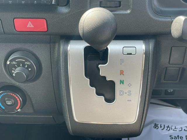 ハイエースバン ＤＸ　ＧＬパッケージ　ＬＥＤヘッドライト・衝突軽減ブレーキ・助手席エアバック・バックカメラ・ナビ・Ｂｌｕｅｔｏｏｔｈ・オートヘッドライト・トヨタセーフティセンス・ビルトインＥＴＣ・ＤＶＤ・ＣＤ・両側スライドドア（32枚目）