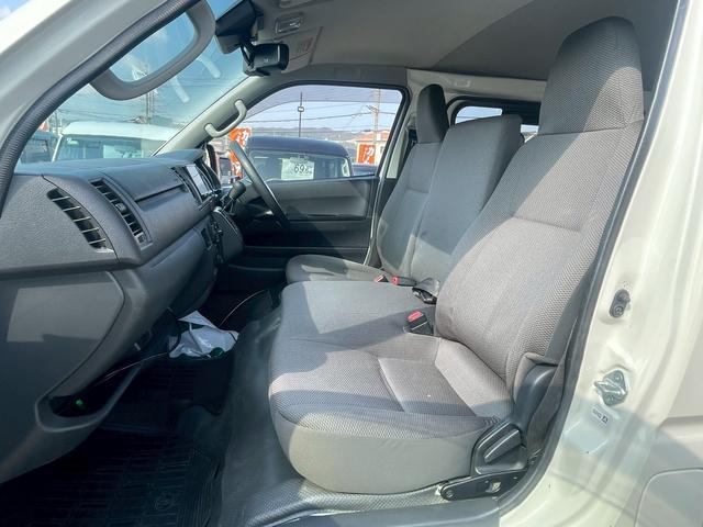 ハイエースバン ＤＸ　ＧＬパッケージ　ＬＥＤヘッドライト・衝突軽減ブレーキ・助手席エアバック・バックカメラ・ナビ・Ｂｌｕｅｔｏｏｔｈ・オートヘッドライト・トヨタセーフティセンス・ビルトインＥＴＣ・ＤＶＤ・ＣＤ・両側スライドドア（57枚目）