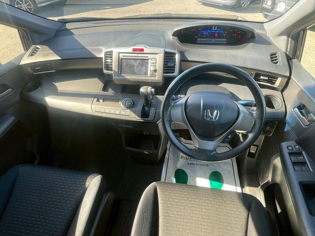 フリードスパイクハイブリッド 　純正ギャザ－ズナビ・ＤＶＤ・ＣＤ・ＵＳＢ・ＡＭ・ＦＭ・ＥＴＣ車載器・ワンセグ・エアコン・両側スライドドア・横滑り防止・ヘッドライトレベライザー・キーレスキー・（64枚目）