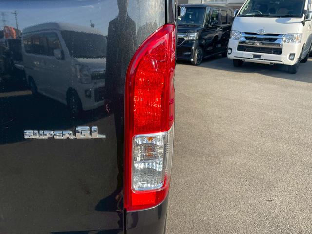 ハイエースバン ロングスーパーGL LEDヘッドライト・助手席エアバック・バックカメラ・ナビ・Bluetooth・スマートキー・プッシュスタート・オートヘッドライト・ETC・DVD・CD・両側スライドドア(19枚目)
