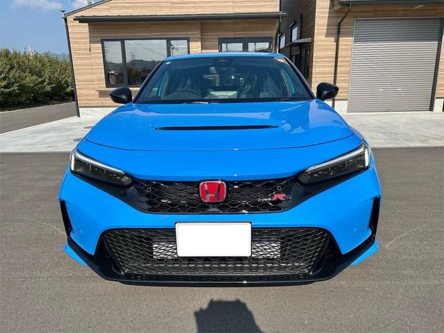 シビック タイプＲ　レーシングブラックパッケージ　タイプＲ　６速マニュアル　純正９インチコネクトナビ　フルセグＴＶ　ブルートゥース　　バックカメラ　ＥＴＣ２．０　ＬＥＤオートライト　ブラインドスポット　禁煙車　Ｐセンサー　ターボ（2枚目）