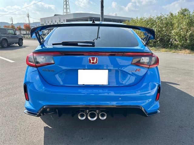 シビック タイプＲ　レーシングブラックパッケージ　タイプＲ　６速マニュアル　純正９インチコネクトナビ　フルセグＴＶ　ブルートゥース　　バックカメラ　ＥＴＣ２．０　ＬＥＤオートライト　ブラインドスポット　禁煙車　Ｐセンサー　ターボ（3枚目）