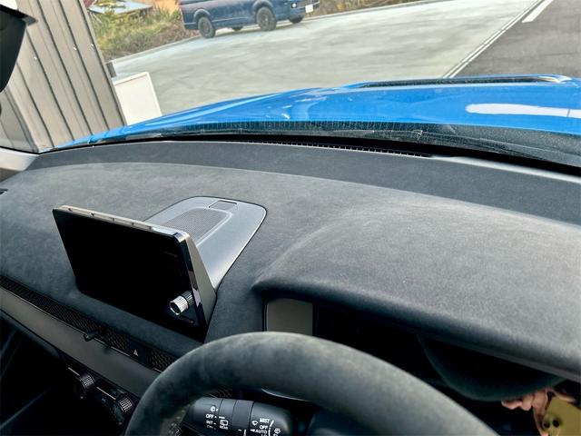 シビック タイプＲ　レーシングブラックパッケージ　タイプＲ　６速マニュアル　純正９インチコネクトナビ　フルセグＴＶ　ブルートゥース　　バックカメラ　ＥＴＣ２．０　ＬＥＤオートライト　ブラインドスポット　禁煙車　Ｐセンサー　ターボ（21枚目）