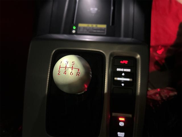 シビック タイプＲ　レーシングブラックパッケージ　タイプＲ　６速マニュアル　純正９インチコネクトナビ　フルセグＴＶ　ブルートゥース　　バックカメラ　ＥＴＣ２．０　ＬＥＤオートライト　ブラインドスポット　禁煙車　Ｐセンサー　ターボ（24枚目）