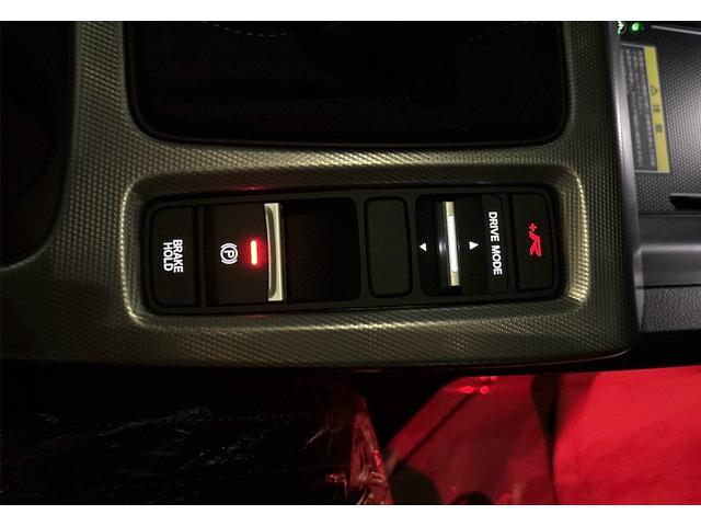 シビック タイプＲ　レーシングブラックパッケージ　タイプＲ　６速マニュアル　純正９インチコネクトナビ　フルセグＴＶ　ブルートゥース　　バックカメラ　ＥＴＣ２．０　ＬＥＤオートライト　ブラインドスポット　禁煙車　Ｐセンサー　ターボ（25枚目）