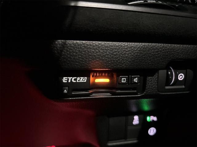シビック タイプＲ　レーシングブラックパッケージ　タイプＲ　６速マニュアル　純正９インチコネクトナビ　フルセグＴＶ　ブルートゥース　　バックカメラ　ＥＴＣ２．０　ＬＥＤオートライト　ブラインドスポット　禁煙車　Ｐセンサー　ターボ（35枚目）