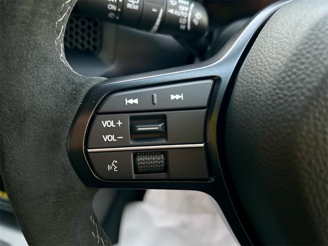 シビック タイプＲ　レーシングブラックパッケージ　タイプＲ　６速マニュアル　純正９インチコネクトナビ　フルセグＴＶ　ブルートゥース　　バックカメラ　ＥＴＣ２．０　ＬＥＤオートライト　ブラインドスポット　禁煙車　Ｐセンサー　ターボ（37枚目）