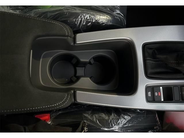 シビック タイプＲ　レーシングブラックパッケージ　タイプＲ　６速マニュアル　純正９インチコネクトナビ　フルセグＴＶ　ブルートゥース　　バックカメラ　ＥＴＣ２．０　ＬＥＤオートライト　ブラインドスポット　禁煙車　Ｐセンサー　ターボ（40枚目）