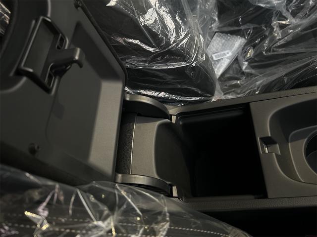 シビック タイプＲ　レーシングブラックパッケージ　タイプＲ　６速マニュアル　純正９インチコネクトナビ　フルセグＴＶ　ブルートゥース　　バックカメラ　ＥＴＣ２．０　ＬＥＤオートライト　ブラインドスポット　禁煙車　Ｐセンサー　ターボ（42枚目）