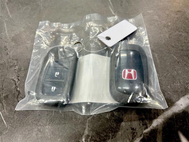 シビック タイプＲ　レーシングブラックパッケージ　タイプＲ　６速マニュアル　純正９インチコネクトナビ　フルセグＴＶ　ブルートゥース　　バックカメラ　ＥＴＣ２．０　ＬＥＤオートライト　ブラインドスポット　禁煙車　Ｐセンサー　ターボ（55枚目）