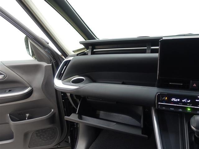 ノア ハイブリッドＺ　フルセグ　メモリーナビ　ＤＶＤ再生　ミュージックプレイヤー接続可　後席モニター　バックカメラ　衝突被害軽減システム　ＥＴＣ　両側電動スライド　ＬＥＤヘッドランプ　乗車定員７人　３列シート（26枚目）