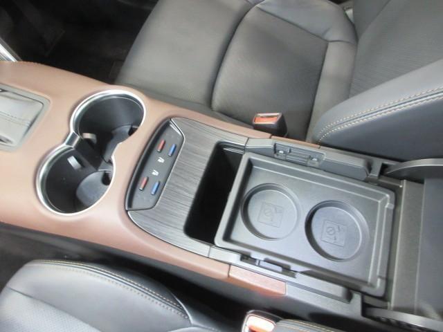 ハリアーハイブリッド レザーパッケージ　革シート　フルセグ　メモリーナビ　バックカメラ　衝突被害軽減システム　ＥＴＣ　ドラレコ　ＬＥＤヘッドランプ（20枚目）