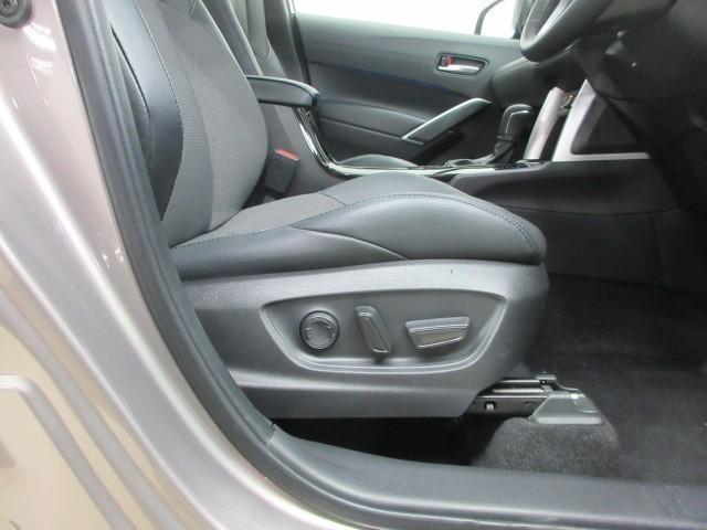 カローラクロス ハイブリッド　Ｚ　サンルーフ　メモリーナビ　バックカメラ　衝突被害軽減システム　ＥＴＣ　ＬＥＤヘッドランプ（21枚目）