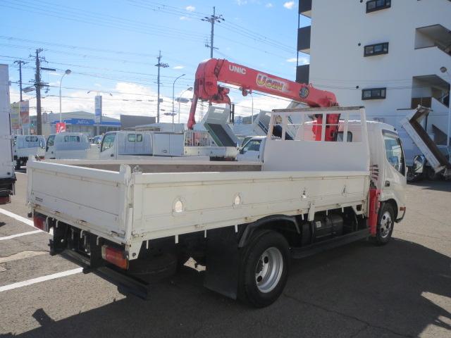 デュトロ 　２ｔ全低床標準ロング　２．６ｔ３段ユニッククレーンフックイン　ラジコン　６速マニュアルミッション　　４，０００ｃｃディーゼルターボ　電格ミラー　集中ロック　ＥＳ　ＥＴＣ　旧レンタカー（2枚目）