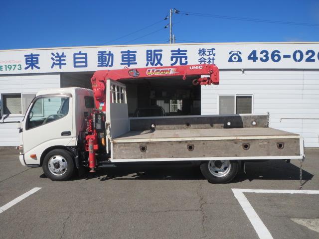 デュトロ 　２ｔ全低床標準ロング　２．６ｔ３段ユニッククレーンフックイン　ラジコン　６速マニュアルミッション　　４，０００ｃｃディーゼルターボ　電格ミラー　集中ロック　ＥＳ　ＥＴＣ　旧レンタカー（8枚目）