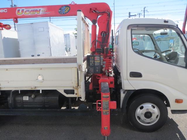 デュトロ 　２ｔ全低床標準ロング　２．６ｔ３段ユニッククレーンフックイン　ラジコン　６速マニュアルミッション　　４，０００ｃｃディーゼルターボ　電格ミラー　集中ロック　ＥＳ　ＥＴＣ　旧レンタカー（45枚目）