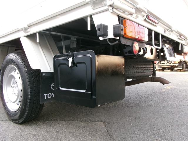 トヨエース 　１．２ｔ９尺低床平ボディ　ＡＴ車　３，０００ｃｃディーゼルターボ　エアコン　パワステ　パワーウィンドウ　エアーバック　集中ロック　ＥＴＣ　社外ナビ　スタッドレスタイヤ　外装仕上げ済み　リースアップ車（9枚目）