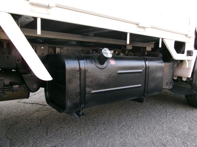 トヨエース 　１．２ｔ９尺低床平ボディ　ＡＴ車　３，０００ｃｃディーゼルターボ　エアコン　パワステ　パワーウィンドウ　エアーバック　集中ロック　ＥＴＣ　社外ナビ　スタッドレスタイヤ　外装仕上げ済み　リースアップ車（10枚目）