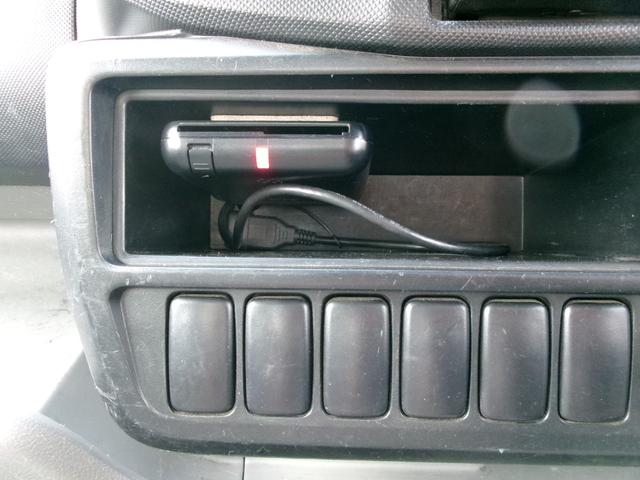 トヨエース 　１．２ｔ９尺低床平ボディ　ＡＴ車　３，０００ｃｃディーゼルターボ　エアコン　パワステ　パワーウィンドウ　エアーバック　集中ロック　ＥＴＣ　社外ナビ　スタッドレスタイヤ　外装仕上げ済み　リースアップ車（17枚目）