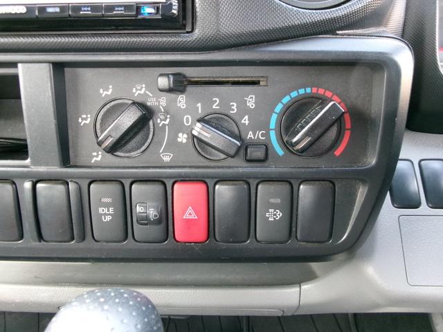 トヨエース 　１．２ｔ９尺低床平ボディ　ＡＴ車　３，０００ｃｃディーゼルターボ　エアコン　パワステ　パワーウィンドウ　エアーバック　集中ロック　ＥＴＣ　社外ナビ　スタッドレスタイヤ　外装仕上げ済み　リースアップ車（18枚目）