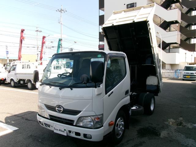 デュトロ 　３ｔ４ナンンバー全低床ダンプ　５Ｆ　電格ミラー　集中ロック　４，０００ｃｃディーゼルターボ　エアコン　パワステ　パワーウィンドウ　エアーバック　ＥＳ　ＥＴＣ　外装仕上げ済み　旧レンタカー（2枚目）