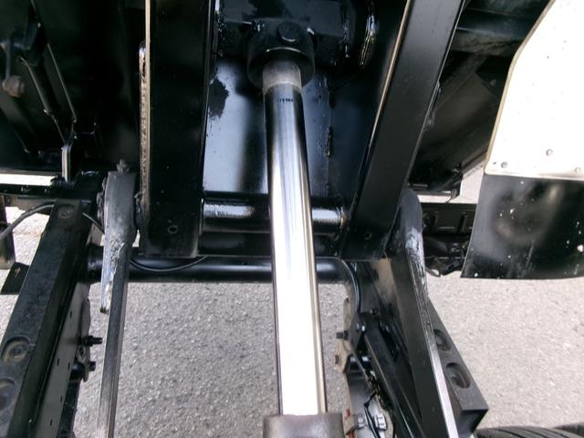 デュトロ 　３ｔ４ナンンバー全低床ダンプ　５Ｆ　電格ミラー　集中ロック　４，０００ｃｃディーゼルターボ　エアコン　パワステ　パワーウィンドウ　エアーバック　ＥＳ　ＥＴＣ　外装仕上げ済み　旧レンタカー（11枚目）