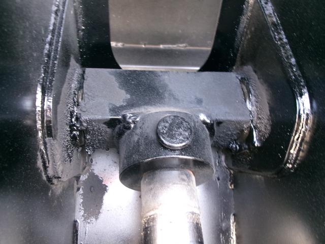 デュトロ 　３ｔ４ナンンバー全低床ダンプ　５Ｆ　電格ミラー　集中ロック　４，０００ｃｃディーゼルターボ　エアコン　パワステ　パワーウィンドウ　エアーバック　ＥＳ　ＥＴＣ　外装仕上げ済み　旧レンタカー（12枚目）