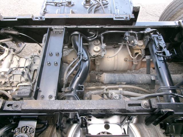 デュトロ 　３ｔ４ナンンバー全低床ダンプ　５Ｆ　電格ミラー　集中ロック　４，０００ｃｃディーゼルターボ　エアコン　パワステ　パワーウィンドウ　エアーバック　ＥＳ　ＥＴＣ　外装仕上げ済み　旧レンタカー（14枚目）