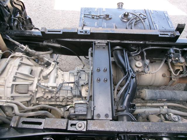 デュトロ 　３ｔ４ナンンバー全低床ダンプ　５Ｆ　電格ミラー　集中ロック　４，０００ｃｃディーゼルターボ　エアコン　パワステ　パワーウィンドウ　エアーバック　ＥＳ　ＥＴＣ　外装仕上げ済み　旧レンタカー（15枚目）