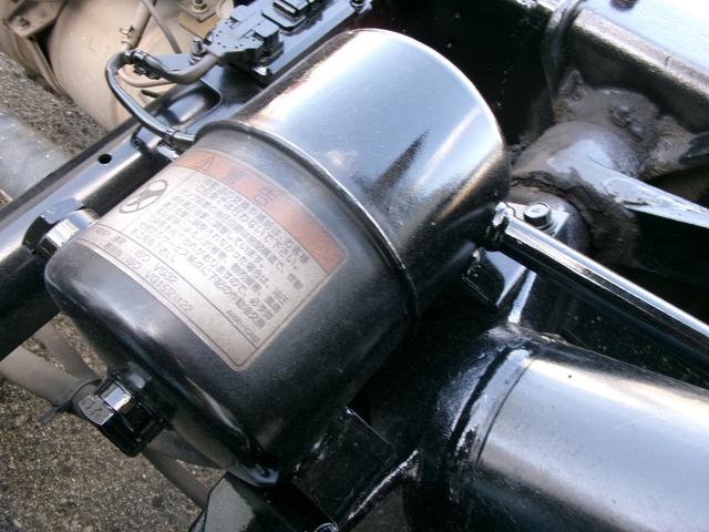 デュトロ 　３ｔ４ナンンバー全低床ダンプ　５Ｆ　電格ミラー　集中ロック　４，０００ｃｃディーゼルターボ　エアコン　パワステ　パワーウィンドウ　エアーバック　ＥＳ　ＥＴＣ　外装仕上げ済み　旧レンタカー（16枚目）