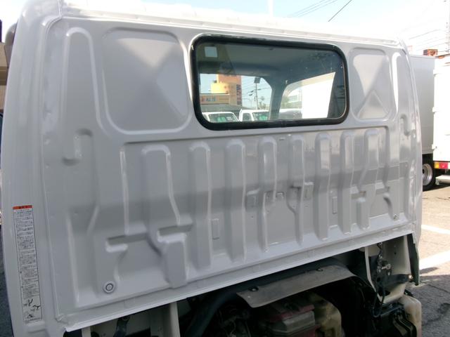 デュトロ 　３ｔ４ナンンバー全低床ダンプ　５Ｆ　電格ミラー　集中ロック　４，０００ｃｃディーゼルターボ　エアコン　パワステ　パワーウィンドウ　エアーバック　ＥＳ　ＥＴＣ　外装仕上げ済み　旧レンタカー（21枚目）