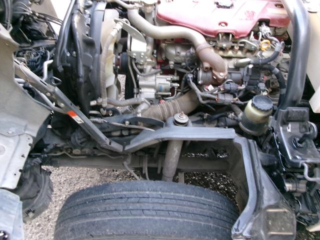 デュトロ 　３ｔ４ナンンバー全低床ダンプ　５Ｆ　電格ミラー　集中ロック　４，０００ｃｃディーゼルターボ　エアコン　パワステ　パワーウィンドウ　エアーバック　ＥＳ　ＥＴＣ　外装仕上げ済み　旧レンタカー（31枚目）