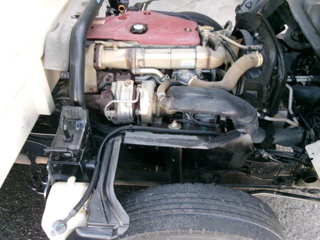 デュトロ 　３ｔ４ナンンバー全低床ダンプ　５Ｆ　電格ミラー　集中ロック　４，０００ｃｃディーゼルターボ　エアコン　パワステ　パワーウィンドウ　エアーバック　ＥＳ　ＥＴＣ　外装仕上げ済み　旧レンタカー（35枚目）