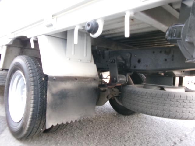 タイタントラック 　１．５ｔ低床Ｗタイヤ平ボディ　エアコン　パワステ　パワーウィンドウ　ＡＴ車（スムーサーＥＸ）　集中ロック　電格ミラー　カラ－バックモニター　外装仕上げ済み　リースアップ車　スタッドレスタイヤ（18枚目）