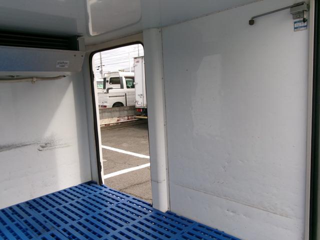ミニキャブトラック  中温冷蔵冷凍車 左右サイドドア AT車 4WD(切替式) 社外ナビ・TV バックカメラ タイミングベルト交換済みシールあり リースアップ車(10枚目)
