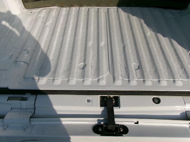 ハイゼットカーゴ 　４ＷＤデッキバン　５速マニュアルミッショ　エアコン　パワステ　エアーバック　パワーウィンドウ　キーレス　ＥＴＣ　外装仕上げ済み　リースアップ車（6枚目）