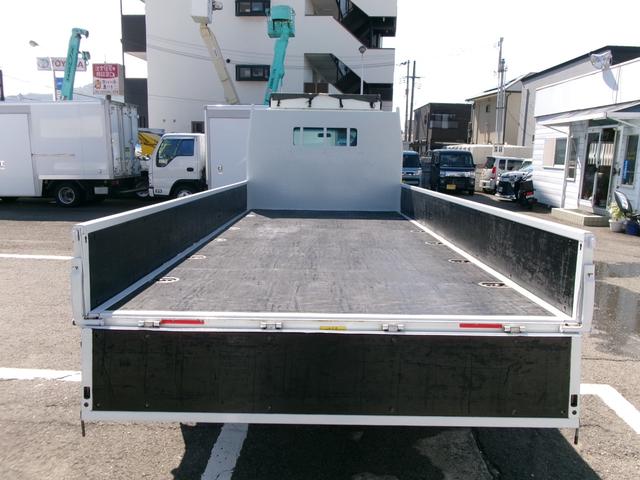 キャンター 　４ｔワイドロング平ボディ　５速マニュアルミッショ　エアコン　パワステ　パワーウィンドウ　エアーバック　ＡＢＳ　キーレス　電格ミラー　リースアップ車（6枚目）