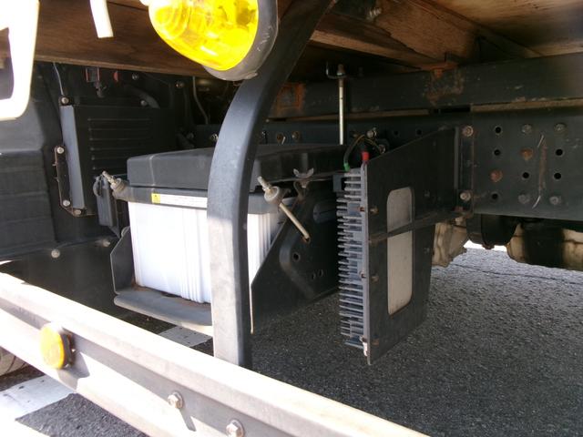 キャンター 　４ｔワイドロング平ボディ　５速マニュアルミッショ　エアコン　パワステ　パワーウィンドウ　エアーバック　ＡＢＳ　キーレス　電格ミラー　リースアップ車（8枚目）