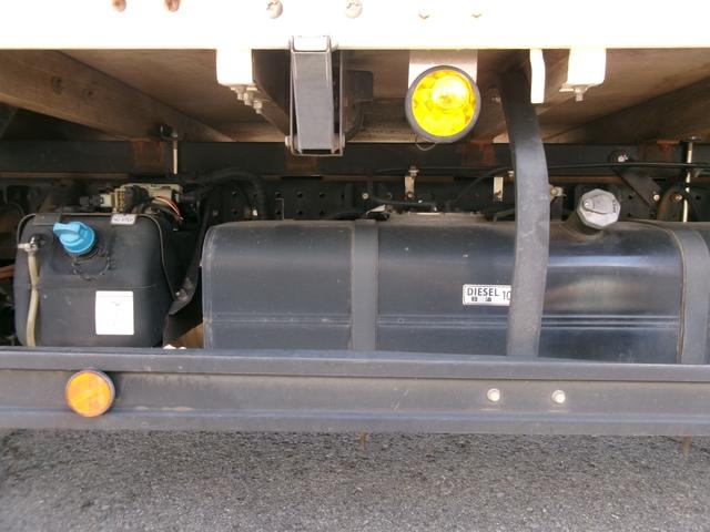 キャンター 　４ｔワイドロング平ボディ　５速マニュアルミッショ　エアコン　パワステ　パワーウィンドウ　エアーバック　ＡＢＳ　キーレス　電格ミラー　リースアップ車（10枚目）