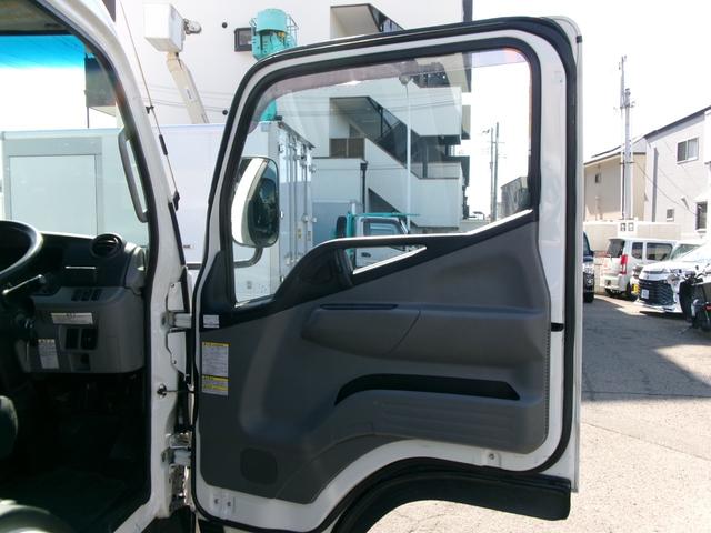 キャンター 　４ｔワイドロング平ボディ　５速マニュアルミッショ　エアコン　パワステ　パワーウィンドウ　エアーバック　ＡＢＳ　キーレス　電格ミラー　リースアップ車（11枚目）