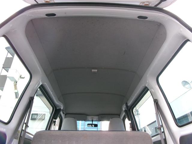 サンバーバン 　４ＷＤ　トランスポーター　５速マニュアルミッショ　エアコン　パワステ　パワーウィンドウ　エアーバック　キーレス　外装仕上げ済み　リースアップ車（6枚目）