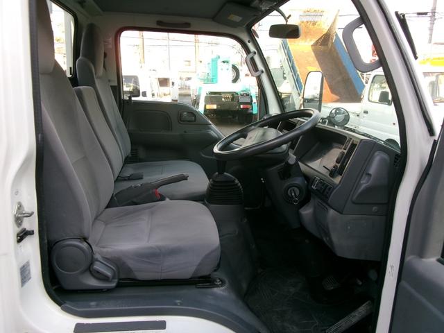 タイタントラック 　２ｔ低床平ボディ　エアコン　パワステ　パワーウィンドウ　エアーバック　５速マニュアルミッショ　ＡＢＳ　電格ミラー　キーレス　ＨＳＡ　ＥＴＣ　外装仕上げ済み　リースアップ車（8枚目）