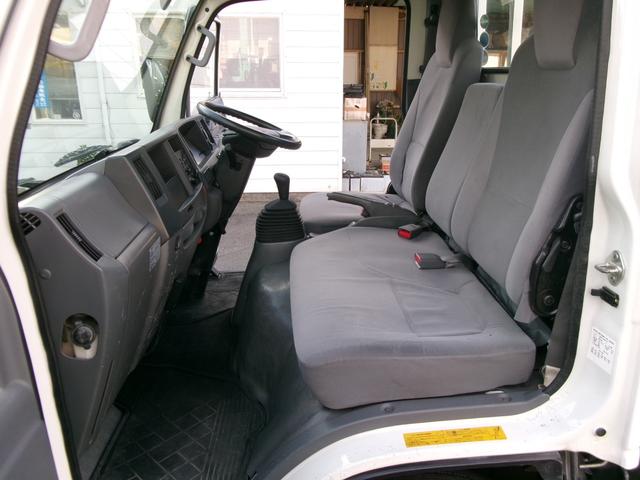 タイタントラック 　２ｔ低床平ボディ　エアコン　パワステ　パワーウィンドウ　エアーバック　５速マニュアルミッショ　ＡＢＳ　電格ミラー　キーレス　ＨＳＡ　ＥＴＣ　外装仕上げ済み　リースアップ車（12枚目）