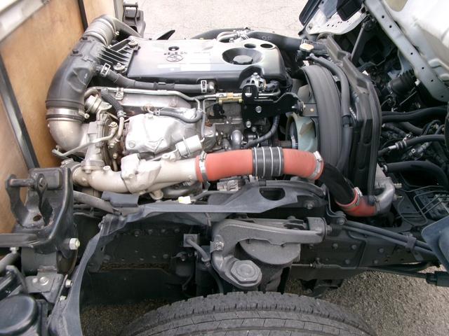 タイタントラック 　２ｔ低床平ボディ　エアコン　パワステ　パワーウィンドウ　エアーバック　５速マニュアルミッショ　ＡＢＳ　電格ミラー　キーレス　ＨＳＡ　ＥＴＣ　外装仕上げ済み　リースアップ車（22枚目）