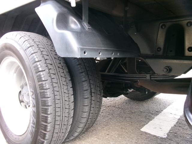 タイタントラック 　２ｔ低床平ボディ　エアコン　パワステ　パワーウィンドウ　エアーバック　５速マニュアルミッショ　ＡＢＳ　電格ミラー　キーレス　ＨＳＡ　ＥＴＣ　外装仕上げ済み　リースアップ車（26枚目）