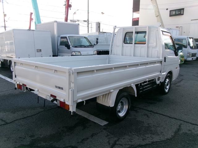 ボンゴトラック 　１ｔ低床Ｗタイヤ平ボディ　エアコン　パワステ　パワーウィンドウ　エアーバック　５速マニュアルミッショ　集中ロック　電動ミラー　２人乗り　１，８００ｃｃガソリン車　外装仕上げ済み　リースアップ車（4枚目）