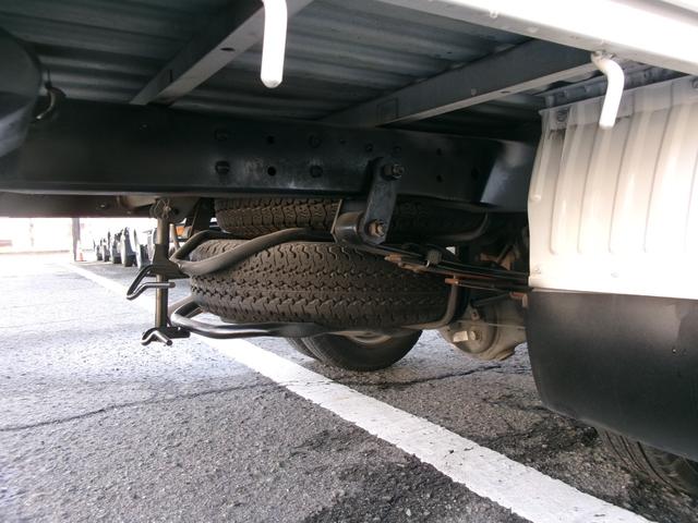 ボンゴトラック 　１ｔ低床Ｗタイヤ平ボディ　エアコン　パワステ　パワーウィンドウ　エアーバック　５速マニュアルミッショ　集中ロック　電動ミラー　２人乗り　１，８００ｃｃガソリン車　外装仕上げ済み　リースアップ車（18枚目）