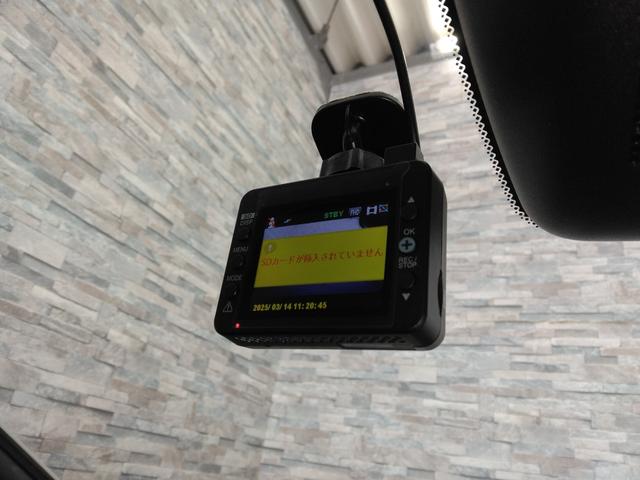 フィット ｅ：ＨＥＶホーム　１年保証　弊社下取車　８インチナビＴＶ　ドラレコ　アルミホイール　ＥＴＣ（7枚目）